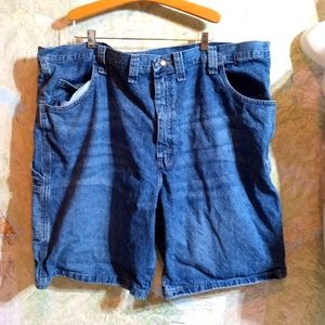 Wrañgler jean shorts size 46